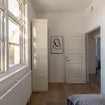 Large 5br House For 10 In *