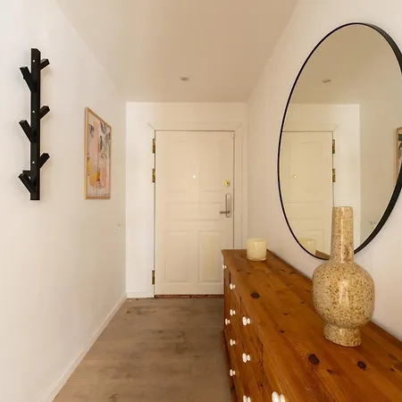 Large 5br House For 10 In