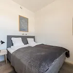 Large 5br House For 10 In