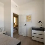 Apartment Large 5br House For 10 In